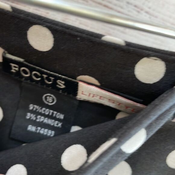 FOCUS SKIRT IN BLACK‎ AND WHITE POLKA DOTS - Picture 5 of 5